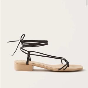 NWOT Abercrombie Strappy Block Heel Sandals - Size 9